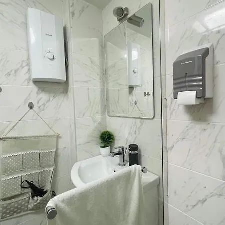 Reina 2 Apartment *